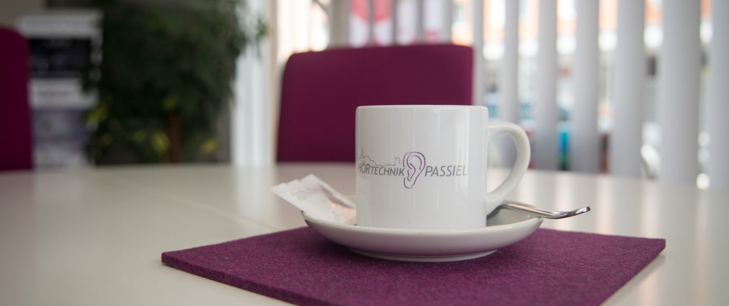 Eine gemütliche Tasse Kaffee HÖRTECHNIK PASSIEL